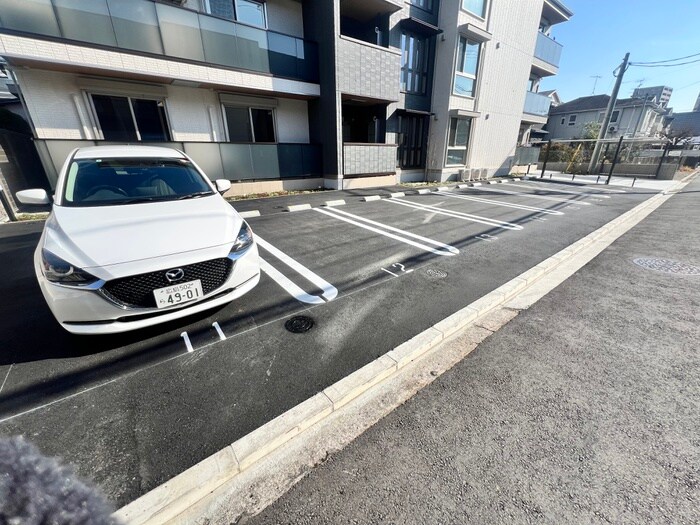 スリール・コートの物件外観写真