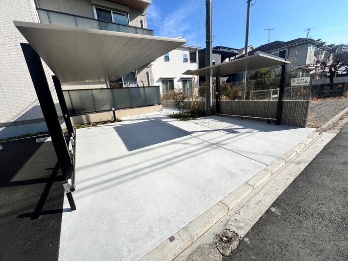 スリール・コートの物件外観写真