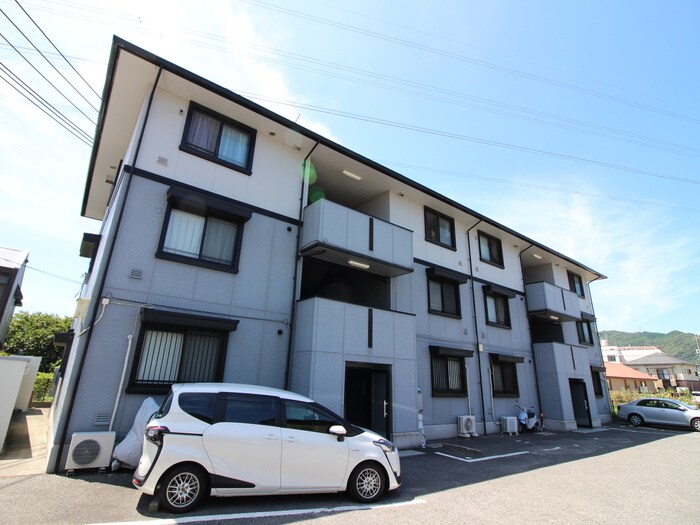 ハイカムール玉木の物件外観写真