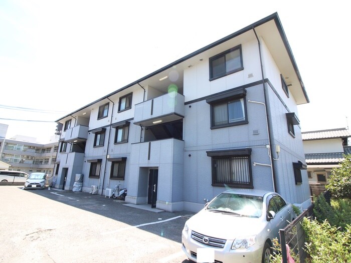 ハイカムール玉木の物件外観写真