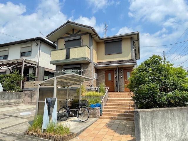 王寺駅 バス10分  斑鳩交番前下車：停歩3分の物件外観写真