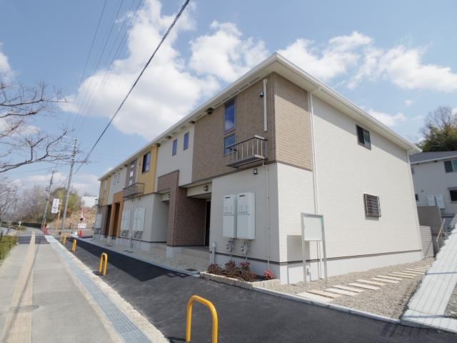 王寺駅 バス16分  上牧町役場下車：停歩8分の物件外観写真