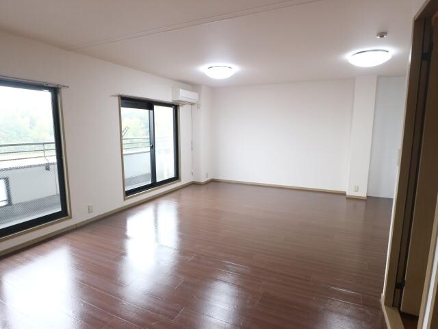 学園前駅 バス12分  松陽台2丁目下車：停歩5分 3階の物件内観写真