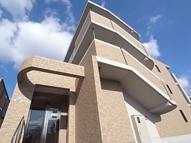 奈良県奈良市三碓５丁目の物件外観写真