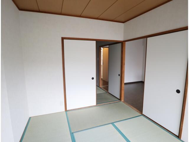 奈良県生駒市俵口町マンション 1階の物件内観写真