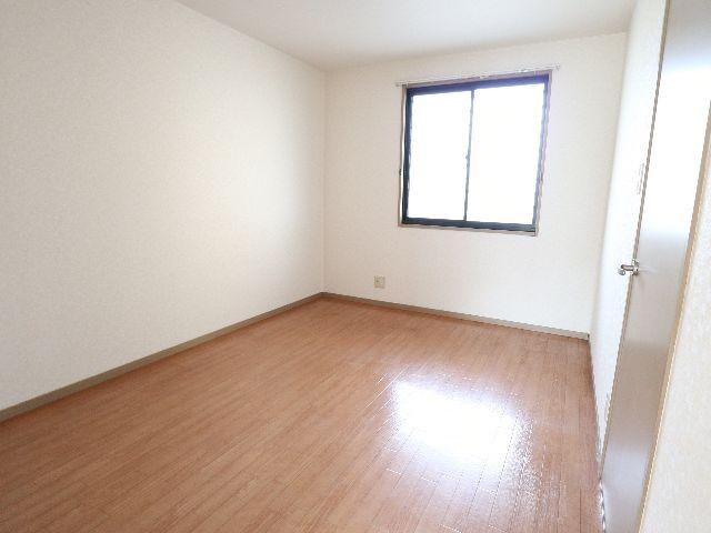 奈良県生駒市西松ケ丘ハイツ 1階の物件内観写真