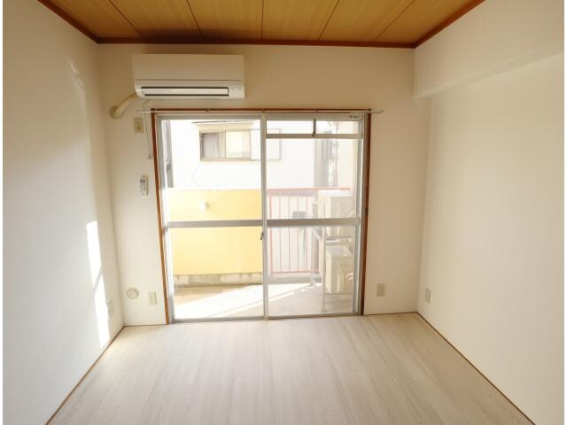 奈良県生駒市俵口町マンション 1階の物件内観写真