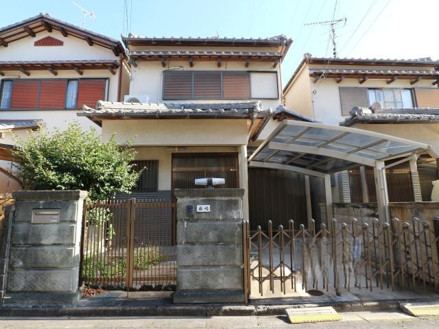 奈良県大和郡山市小泉町東３丁目の物件外観写真