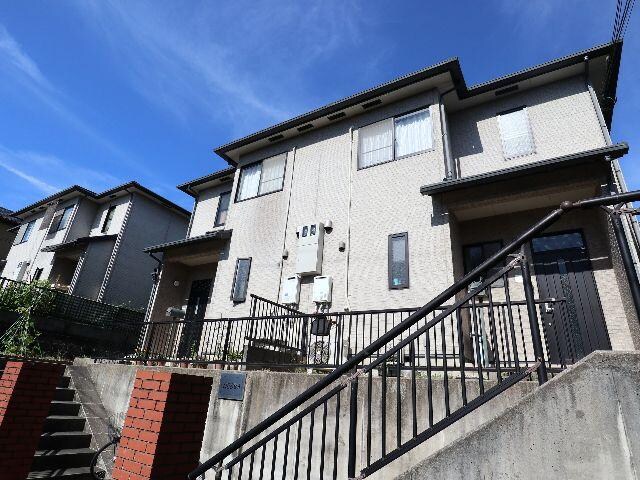 奈良県奈良市右京３丁目の物件外観写真