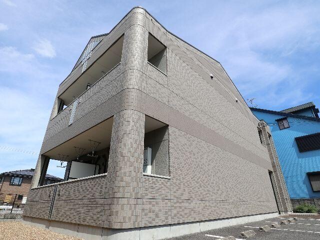 奈良県奈良市三条大路４丁目の物件外観写真