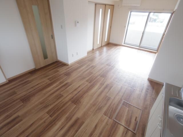 奈良県大和高田市中今里町マンション 2階の物件内観写真