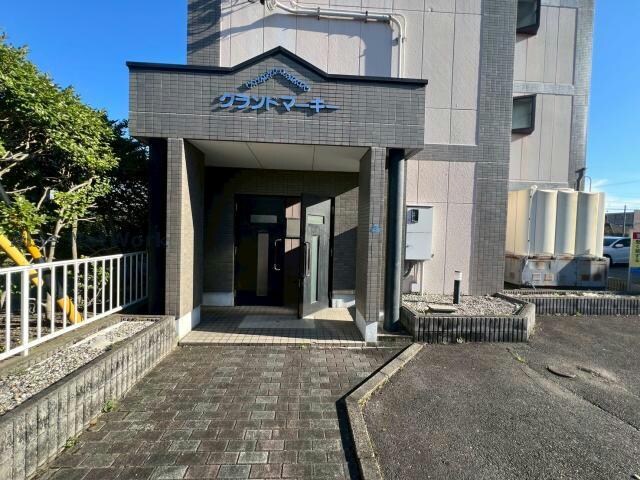 グランド・マーキーの物件外観写真