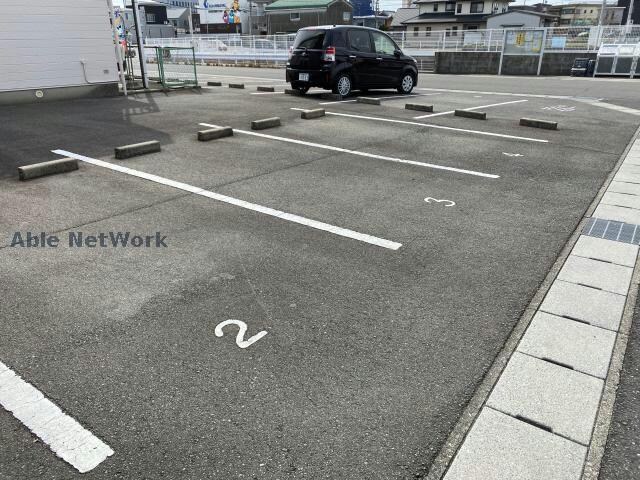 ハウジングすずかの物件外観写真