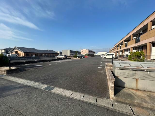 ロイヤル　ラ　ファミーユＢ棟の物件外観写真