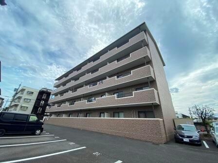 ラ・プランタンの物件外観写真