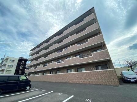 ラ・プランタンの物件外観写真