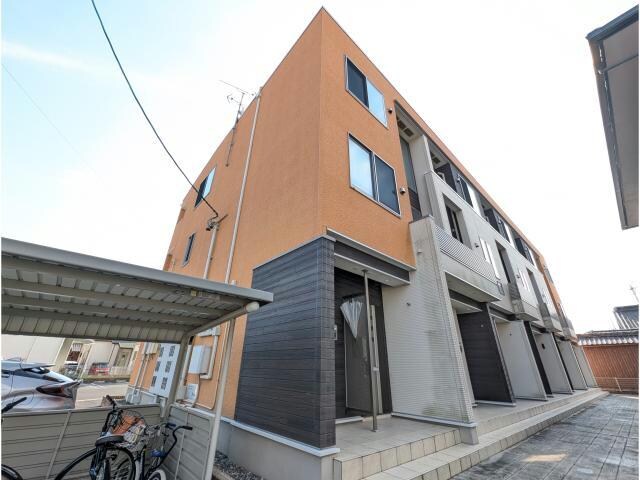 フルーリールの物件外観写真