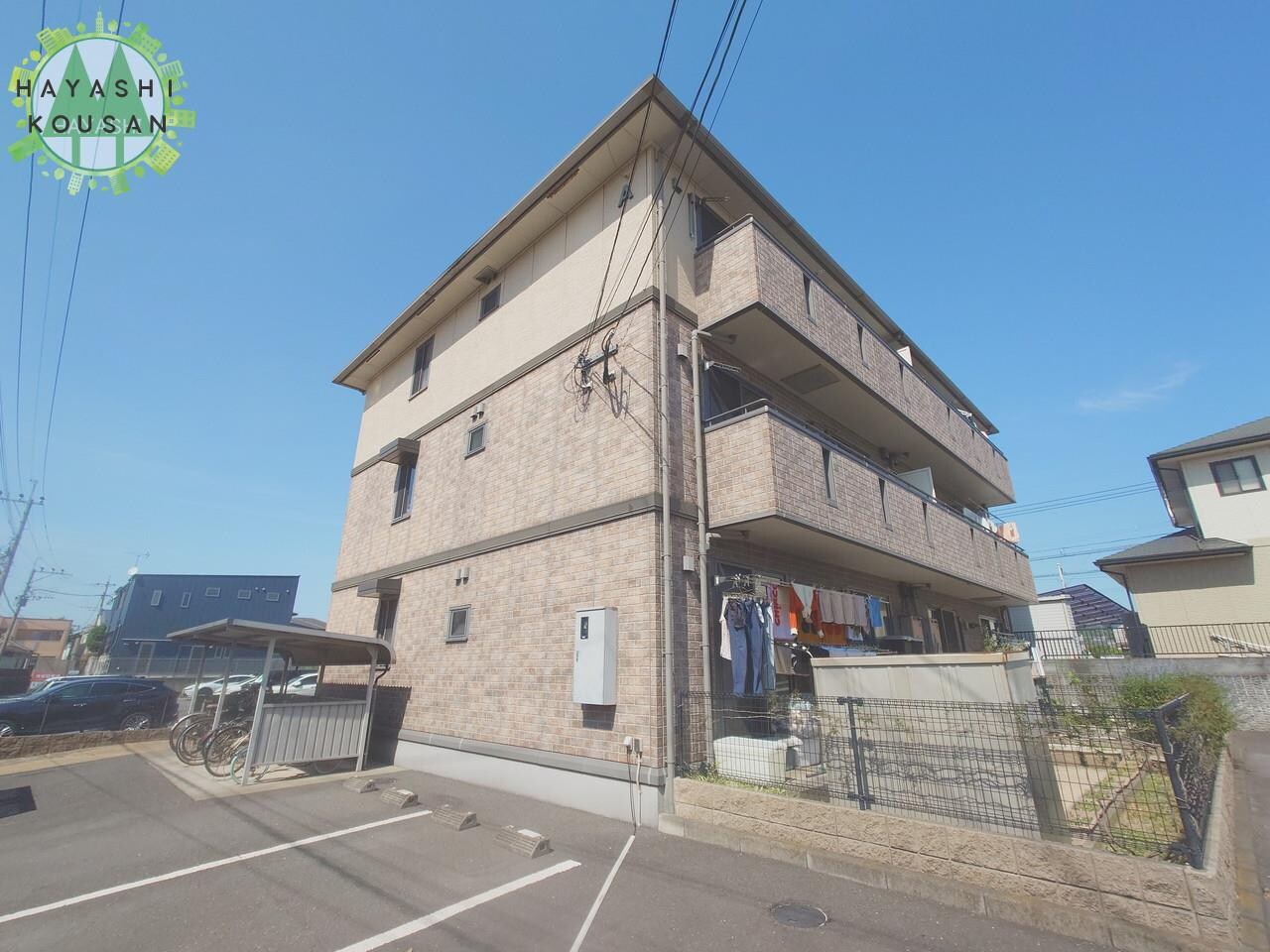 グランドールA棟の物件外観写真