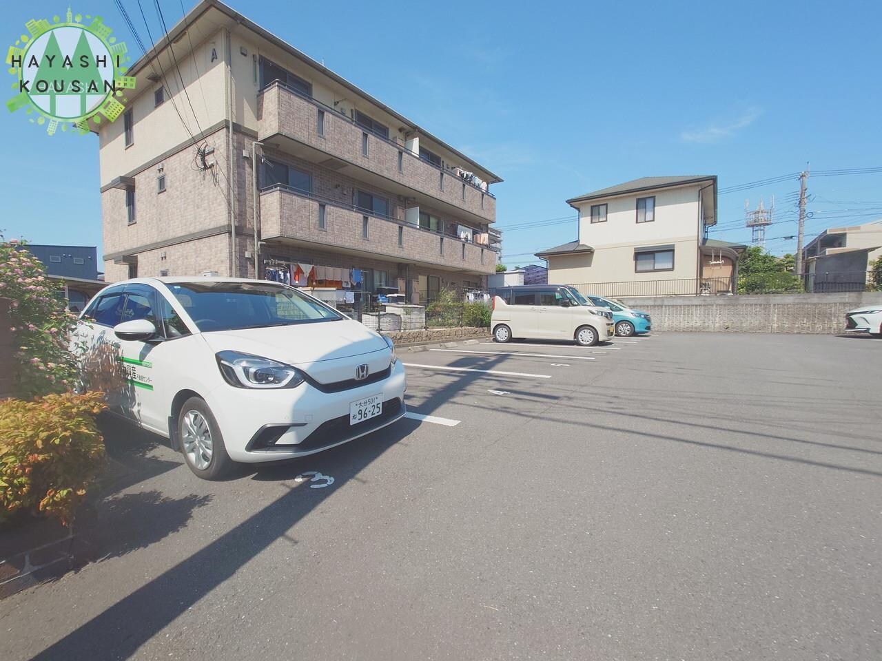 グランドールA棟の物件外観写真