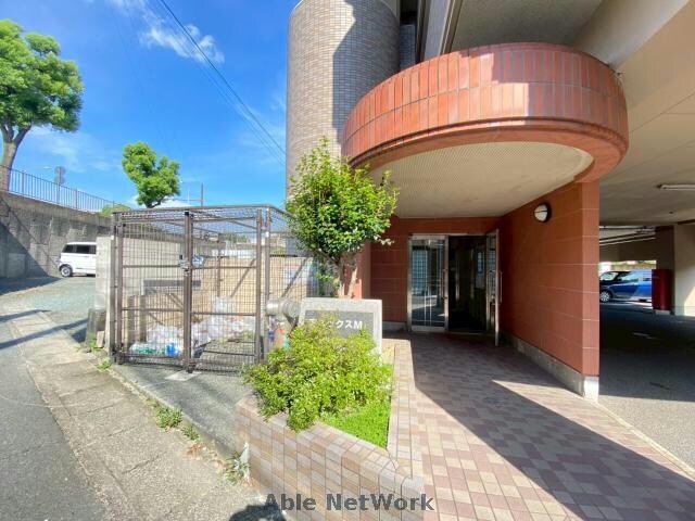 自衛隊前 徒歩2分 2階の物件外観写真