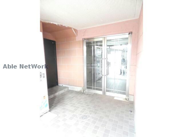 自衛隊前 徒歩2分 2階の物件外観写真