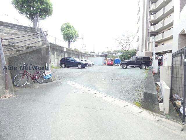 自衛隊前 徒歩2分 2階の物件外観写真