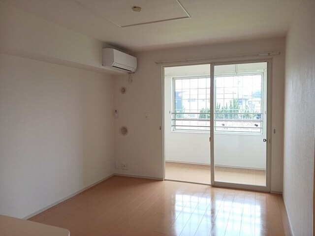 ソレイユ高岡IIの物件内観写真