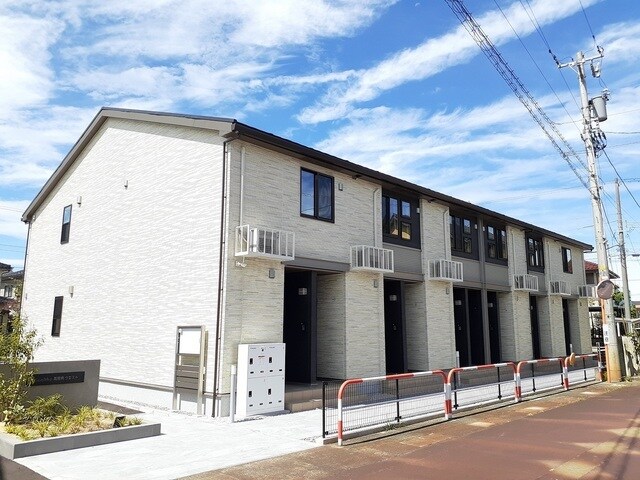 ヒカルサ高岡角ウエストの物件外観写真