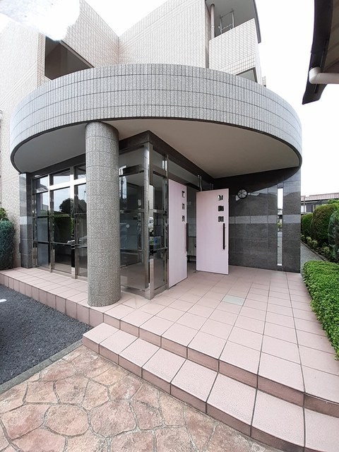 レフィナードＥの物件外観写真