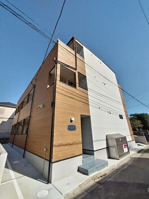 ヘリオス芝山の物件外観写真