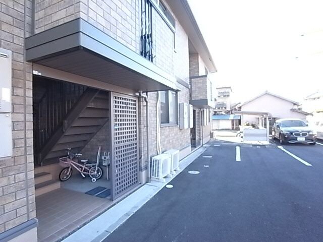 草薙駅 バス15分  弥生町下車：停歩2分 1階の物件外観写真