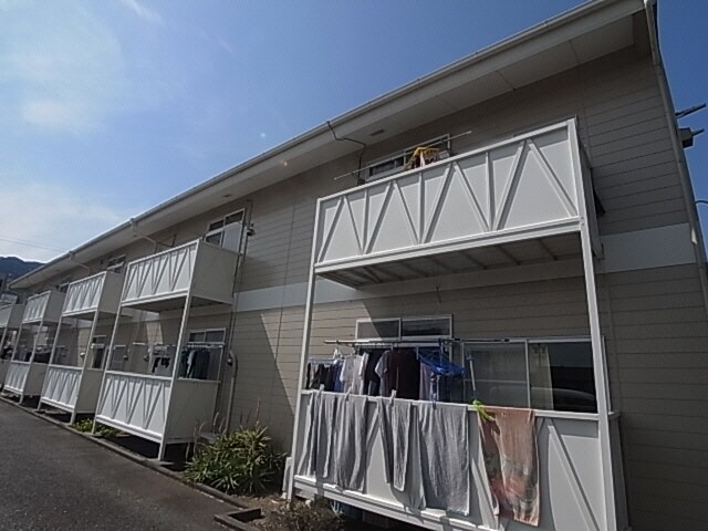 由比駅 バス8分  由比北田下車：停歩5分 2階の物件外観写真