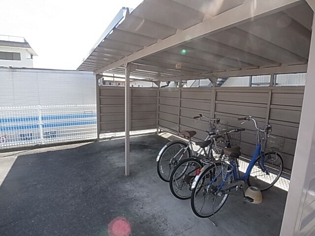 由比駅 バス8分  由比北田下車：停歩5分 2階の物件外観写真