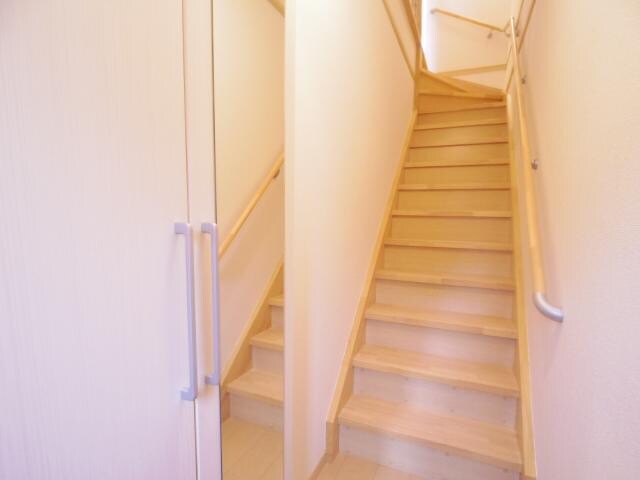 清水駅 バス13分  第六中学校前下車：停歩3分 2階の物件内観写真