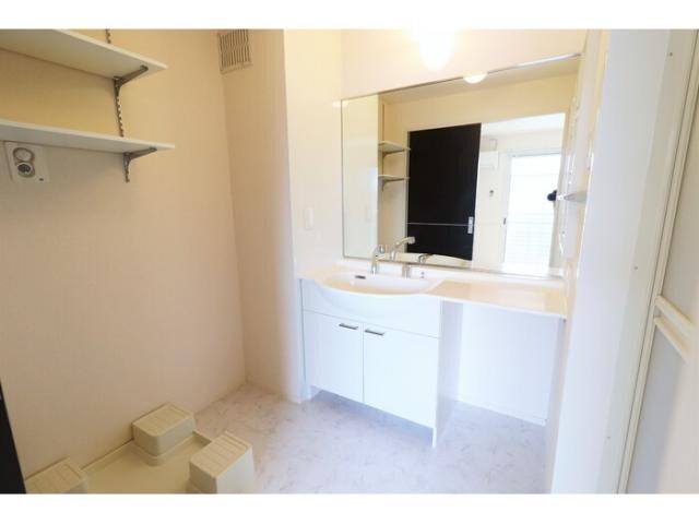 中津駅 車移動3分  2km 2階の物件内観写真