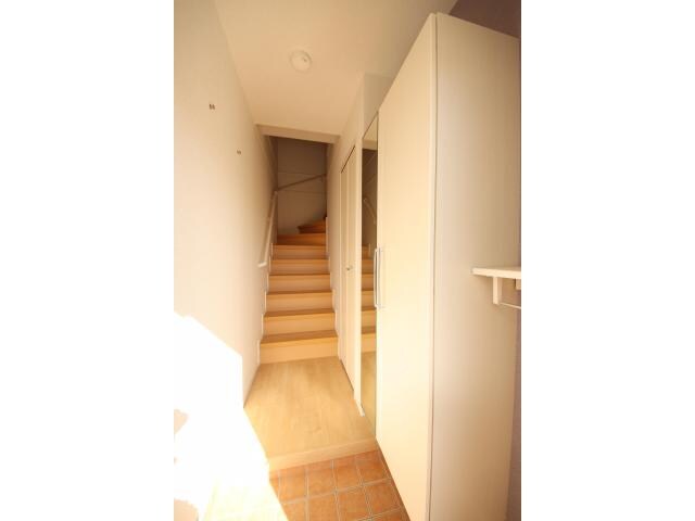 中津駅 バス13分  園田下車：停歩7分 2階の物件内観写真