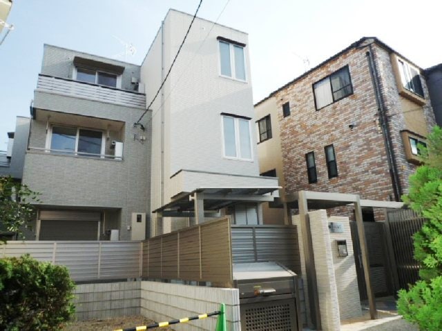 ＧＡＲＤＥＮ ＣＯＵＲＴの物件外観写真