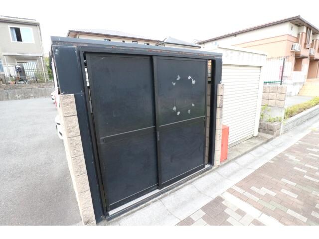 高の原駅 バス18分  梅美台５丁目下車：停歩4分 1階の物件外観写真