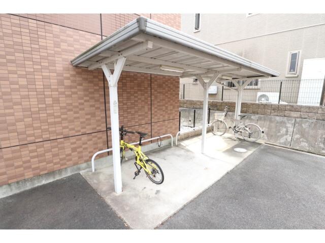 高の原駅 バス18分  梅美台５丁目下車：停歩4分 1階の物件外観写真