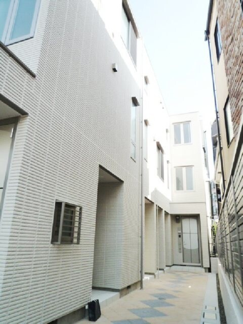 三軒茶屋駅 徒歩6分 2階の物件外観写真