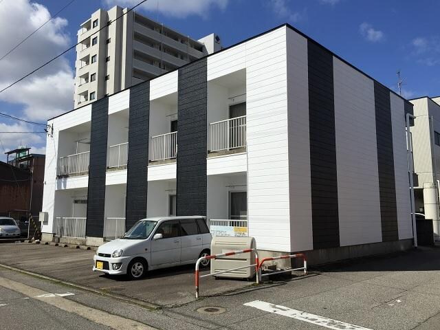 富山県高岡市清水町２丁目の物件外観写真