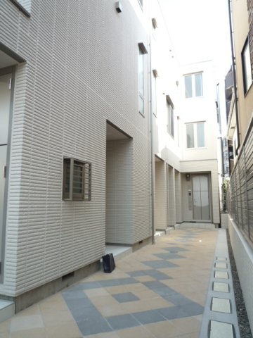 三軒茶屋駅 徒歩6分 2階の物件外観写真