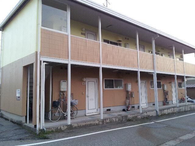 セレナ堀高の物件外観写真