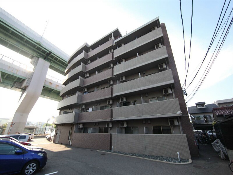 ルトゥールの物件外観写真