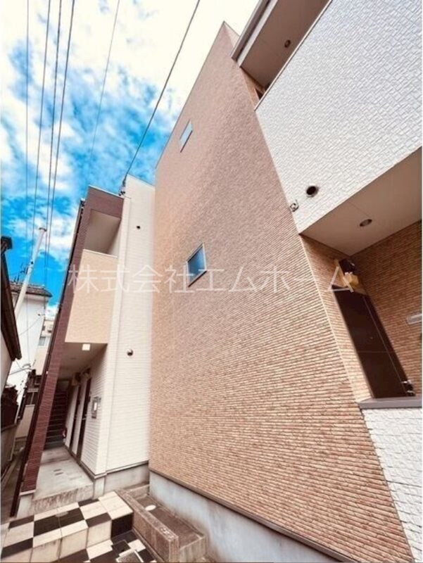 カトルセゾン彩の物件外観写真