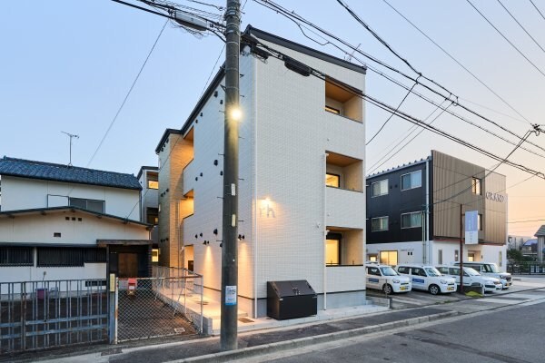 シャンブル高畑の物件外観写真