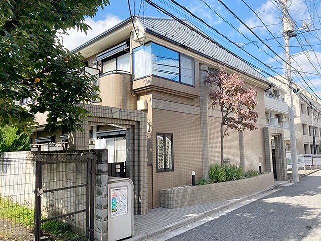 サットンプレイス梨花の物件外観写真