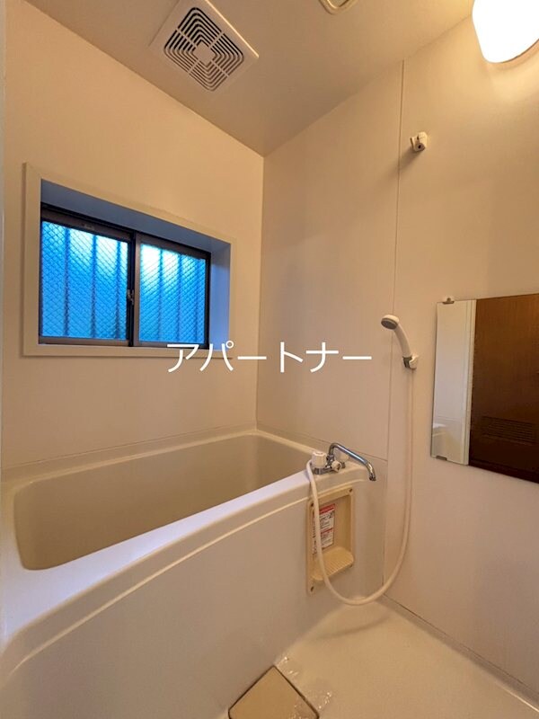 グリーンパレスIの物件内観写真