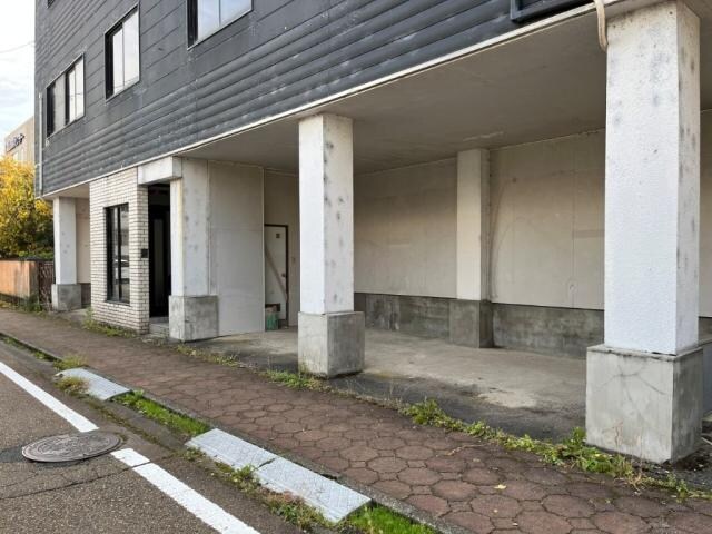 石動町貸家の物件外観写真