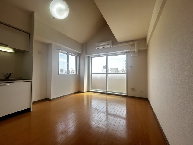 アネシスコート門口の物件内観写真